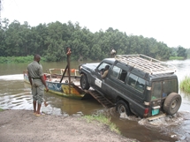 getting to Sette-Cama (Gabon) across sand, streams and swamps (photo: Aida Cuni Sanchez 2013)